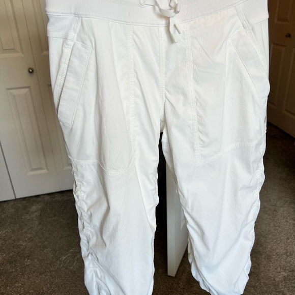 Lululemon studio crops Sz 2 - Picture 5 of 12